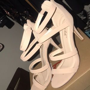 Nude heels✨